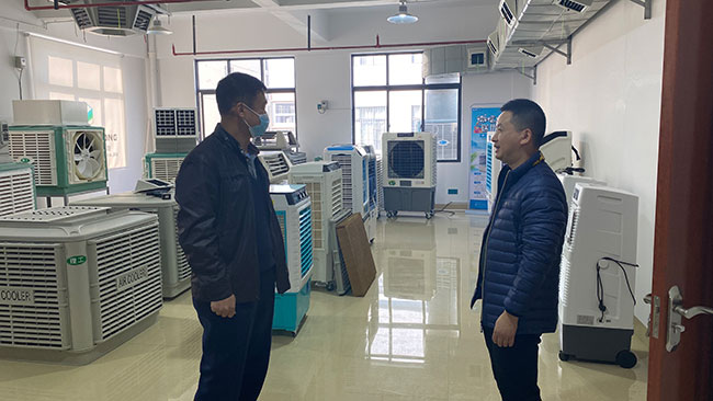 分析企業(yè)在互聯(lián)網和消費升級的背景下，企業(yè)如何轉型變革