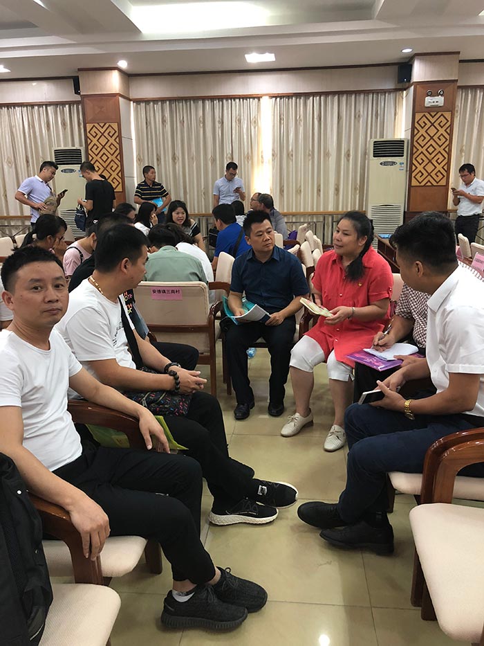 田陽扶貧結對會議參會代表討論