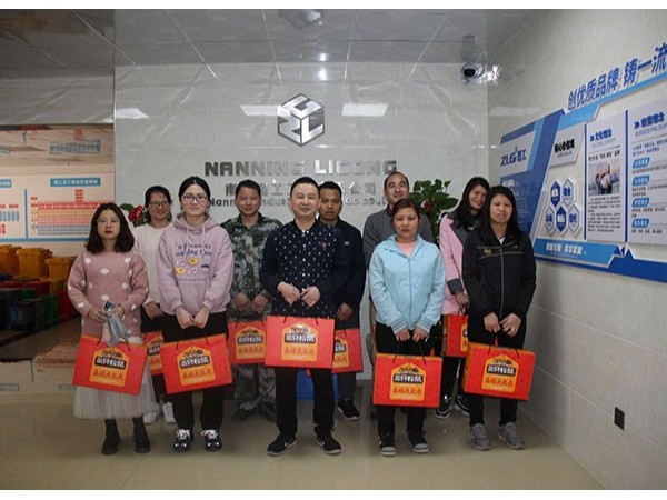 喜迎新春，心系員工-ZLG理工冷風機為員工發放新春暖心福利