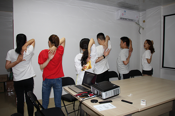 全體員工一起學習互動