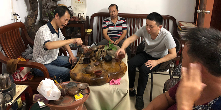 南寧理工工貿有限公司欽州參觀廣西欽州市肖峰坭興彩陶有限公司