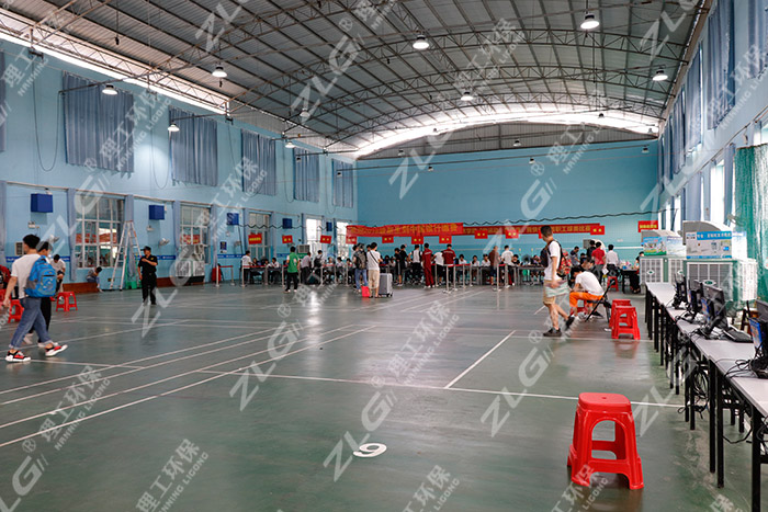 新生報名體育館