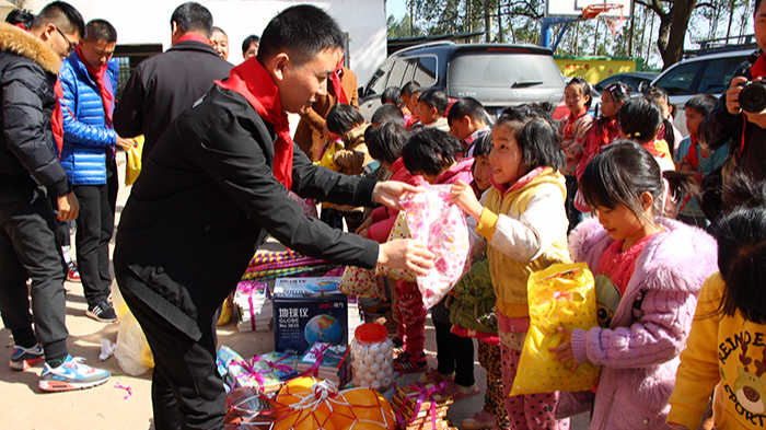 ZLG理工-公益助學現場