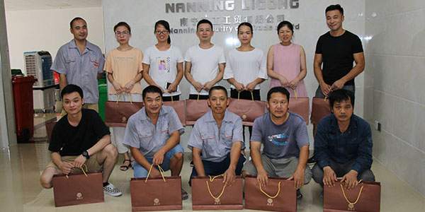 ZLG理工公司為全體員工發(fā)放月餅—喜迎佳節(jié)