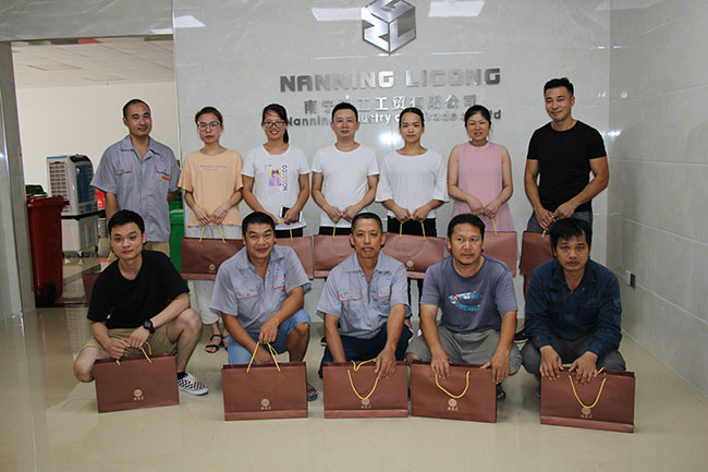 理工公司全體員工合影