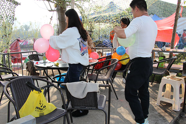 踩氣球賽前準備工作